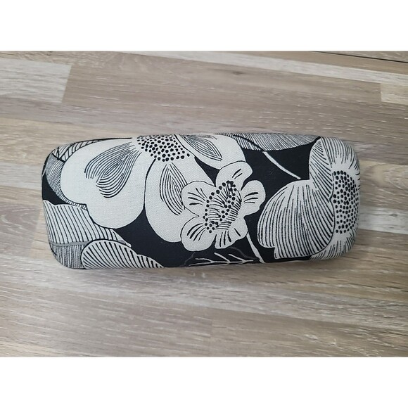 Vera Bradley Hard Shell‎ Eyeglass Case – Black & White Floral Pattern - Picture 2 of 6